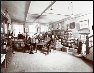 Gruppe von Männern, die Wein trinken bei G.L. Nicholas, Wein- und Spirituosenhändler, 43 Beaver Street, New York, 1895